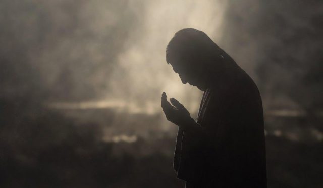 Yüce Allah, kendisine şirk koşulması dışında kalan bütün günahları dilerse affedeceğini bildirmiştir. Büyük veya küçük günah işleyen bir mümin, imanını kaybetmedikçe dinden çıkmaz; hükmü Allah’a aittir. Ehl-i Sünnet inancına göre büyük günah sebebiyle cehenneme giren mümin dahi orada ebedî kalmaz; ilahî adalet ve rahmet tecelli ettikten sonra cennete kavuşur.